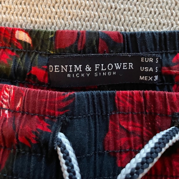 Denim and Flower Mens floral shorts, size Small - Picture 3 of 3